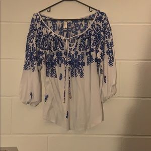 Women’s Open-Sleeve Peasant Blouse